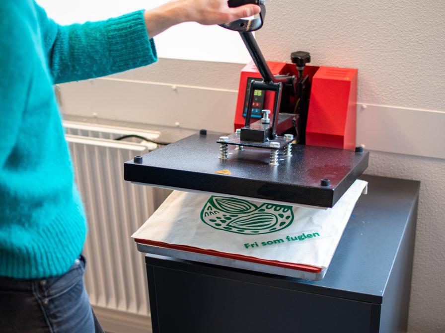 Varmemaskine der trykker på tøj